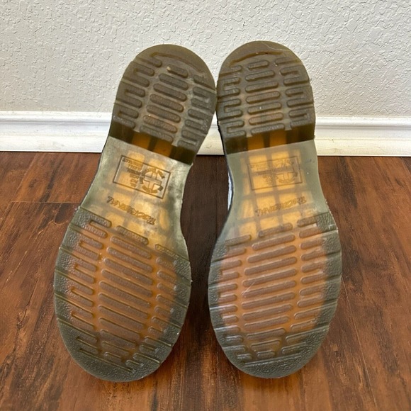 DR. MARTENS Womens 1460 8-Eye Leather Boot in White - Picture 10 of 11